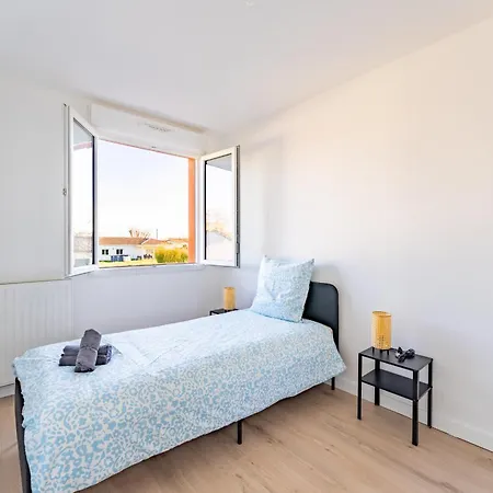 Maison T4 Spacieuse Avec Jardin Parking Prive Villa *