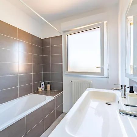 Vila Maison T4 Spacieuse Avec Jardin Parking Prive *