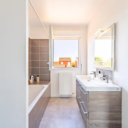 Vila Maison T4 Spacieuse Avec Jardin Parking Prive