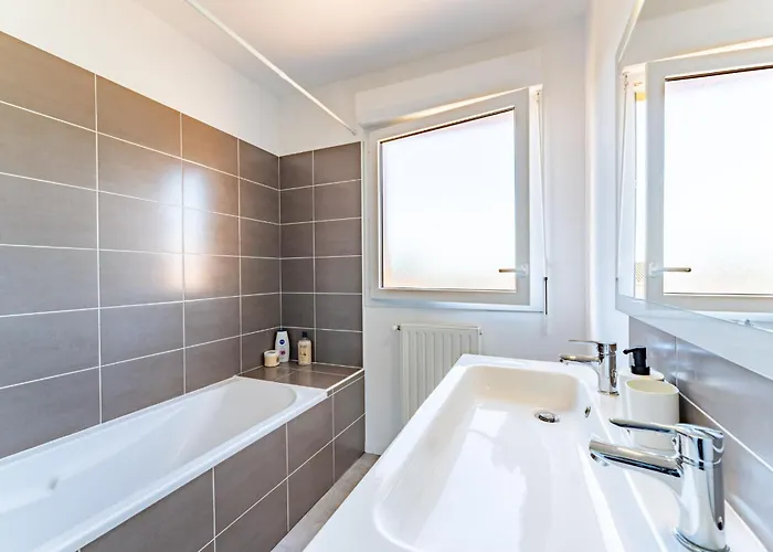 Vila Maison T4 Spacieuse Avec Jardin Parking Prive *