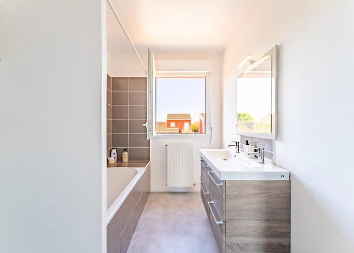 Vila Maison T4 Spacieuse Avec Jardin Parking Prive