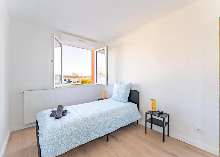 Maison T4 Spacieuse Avec Jardin Parking Prive Vila *