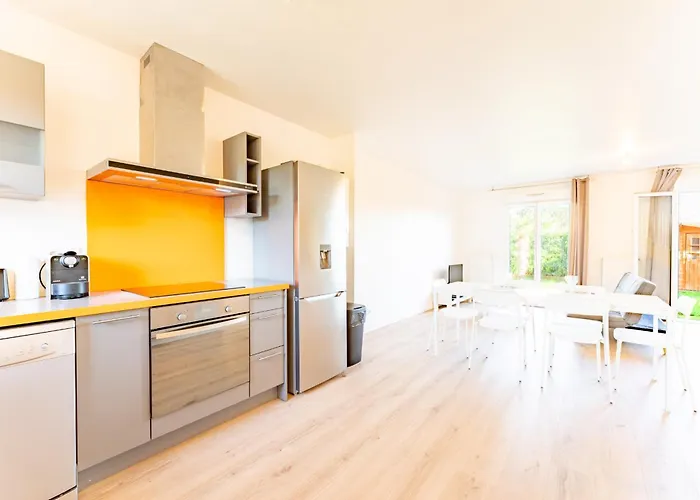 Maison T4 Spacieuse Avec Jardin Parking Prive Vila *